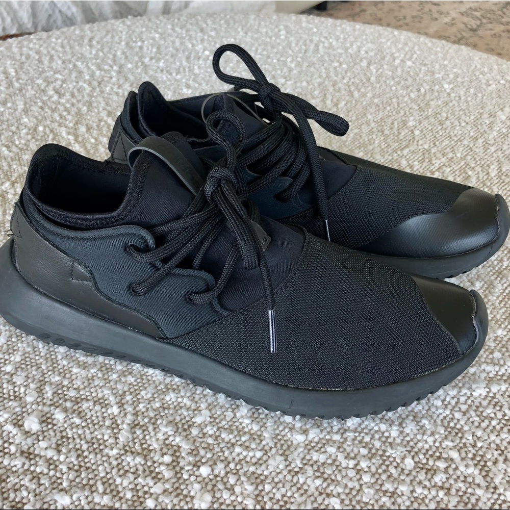 Adidas black sneaker size 6.5 7